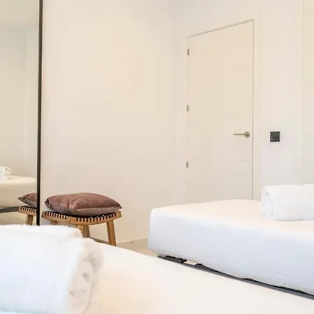 Awesome In With 2 Bedrooms, Wifi And Outdoor Swimming Pool Apartament