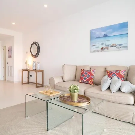Awesome In With 2 Bedrooms, Wifi And Outdoor Swimming Pool Apartament
