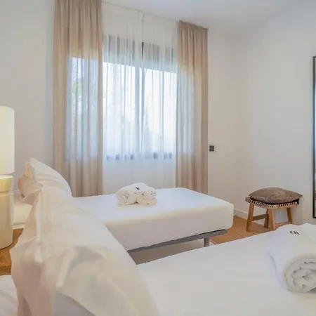 Apartament Awesome In With 2 Bedrooms, Wifi And Outdoor Swimming Pool *